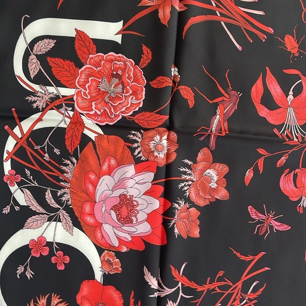 COPY - Beautiful GG Silk Scarves - Picture 4 of 4